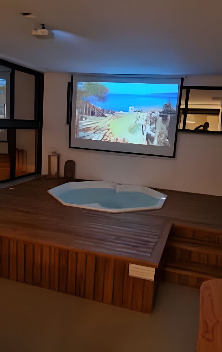 Jacuzzi coberta e aquecida com entrada particular