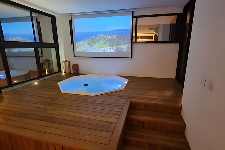 Jacuzzi coberta e aquecida com entrada particular