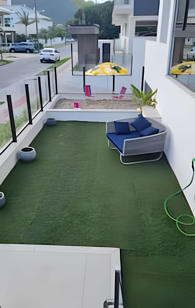 Jacuzzi coberta e aquecida com entrada particular