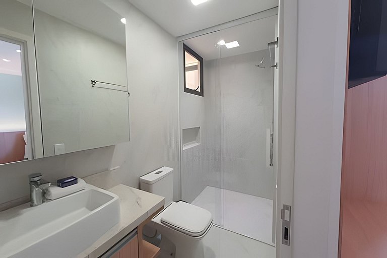 Jacuzzi coberta e aquecida com entrada particular