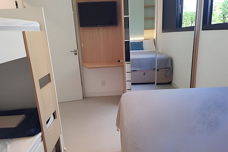 Jacuzzi coberta e aquecida com entrada particular